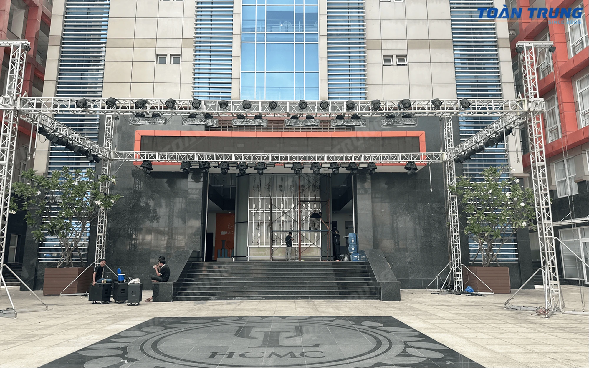 Dự án thi công hệ thống màn hình LED cong tại LOTTE MART 1