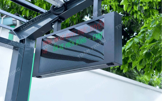 Bảng LED nhà chờ xe buýt tuyến đường Dương Quảng Hàm