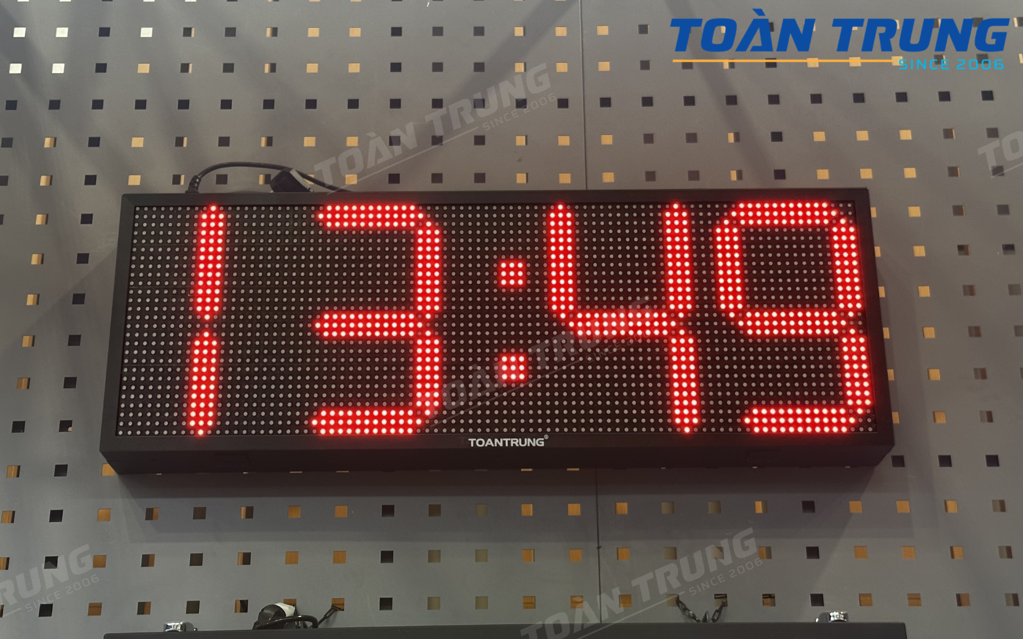Đồng hồ LED P10 hiển thị 1 mặt