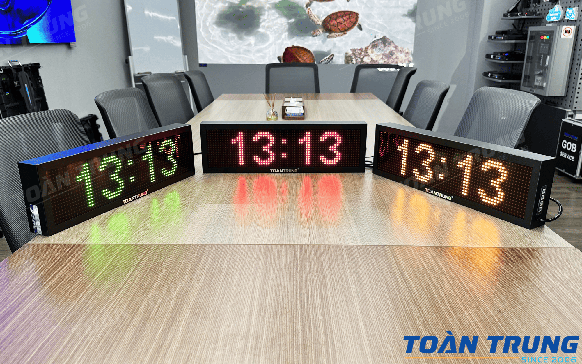 Đồng hồ LED treo tường